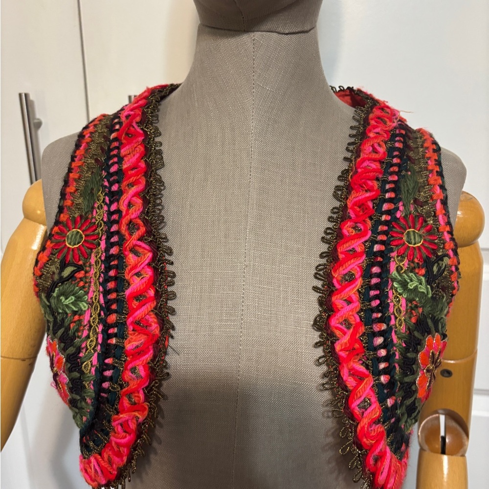 Vintage 60’s 70’s Italian Wool Embroidered Folk Bolero Vest Size 40/XS/S Boho